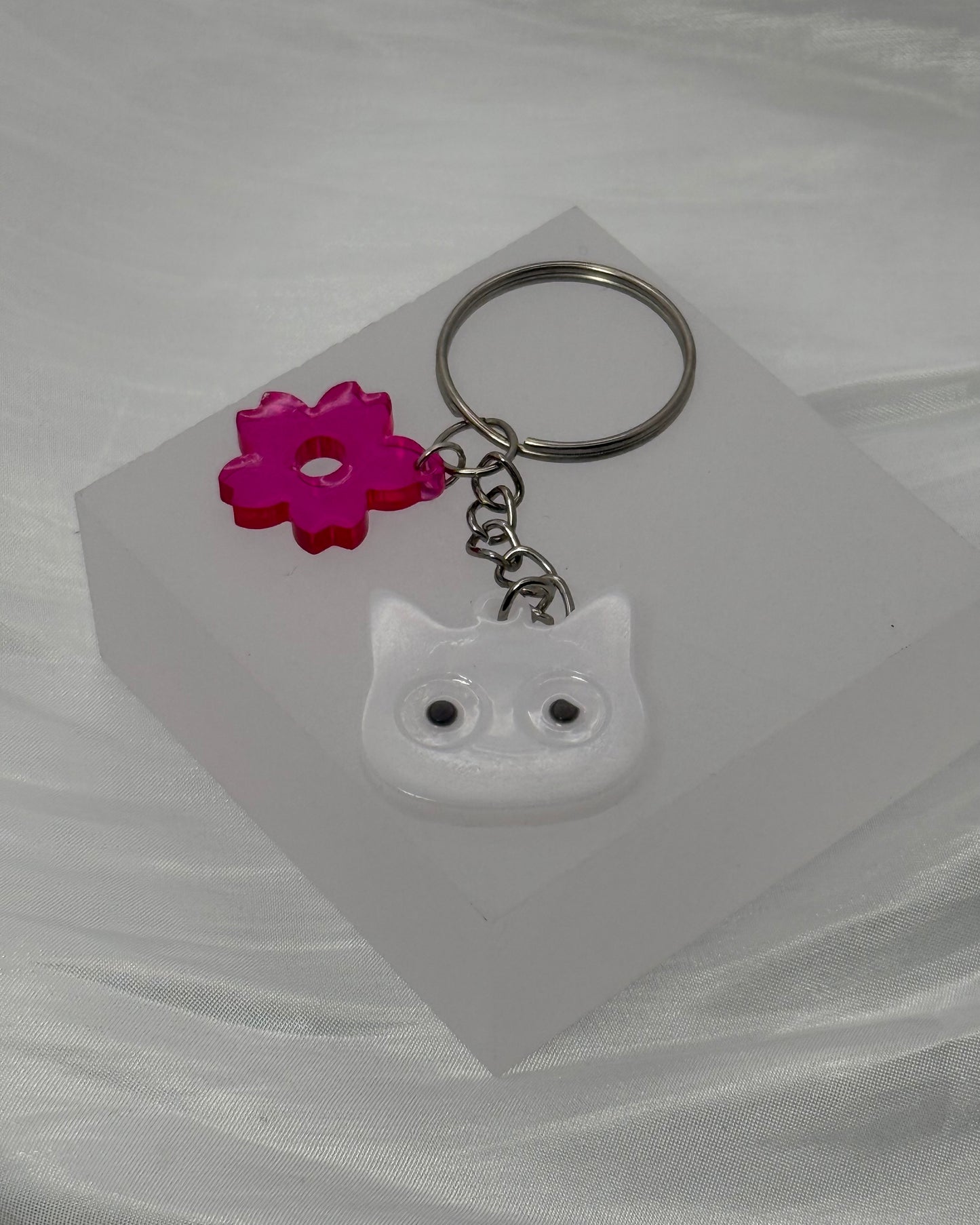 White cat keychain with pink flower